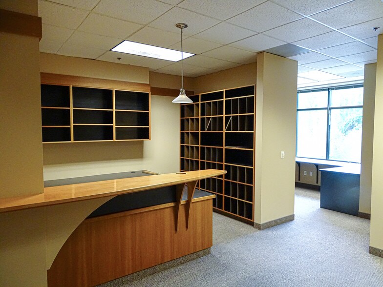 More Photos Of 1800 Blankenship Rd, West Linn Unknown For Lease