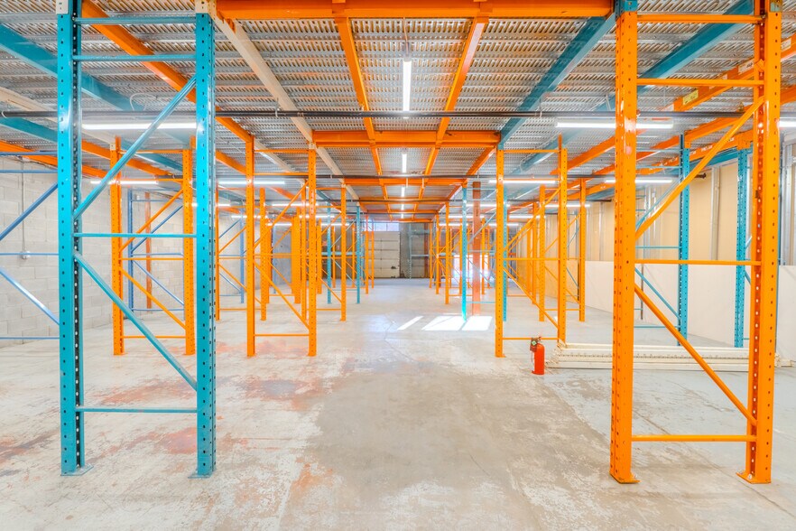 More Photos Of 9681-9725 Rue Clément, Montréal Unknown For Lease