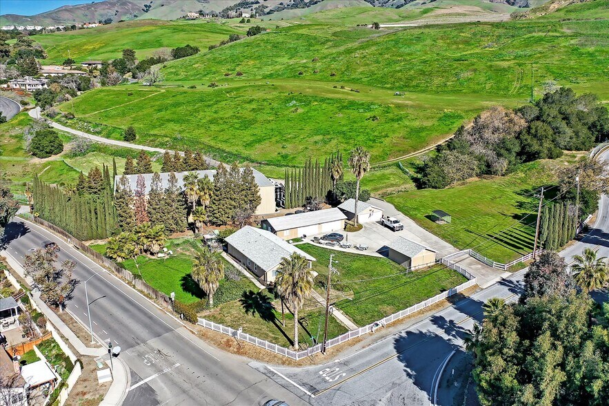 More Photos Of 1995 Old Calaveras Rd, Milpitas Lodge Meeting Hall For Sale