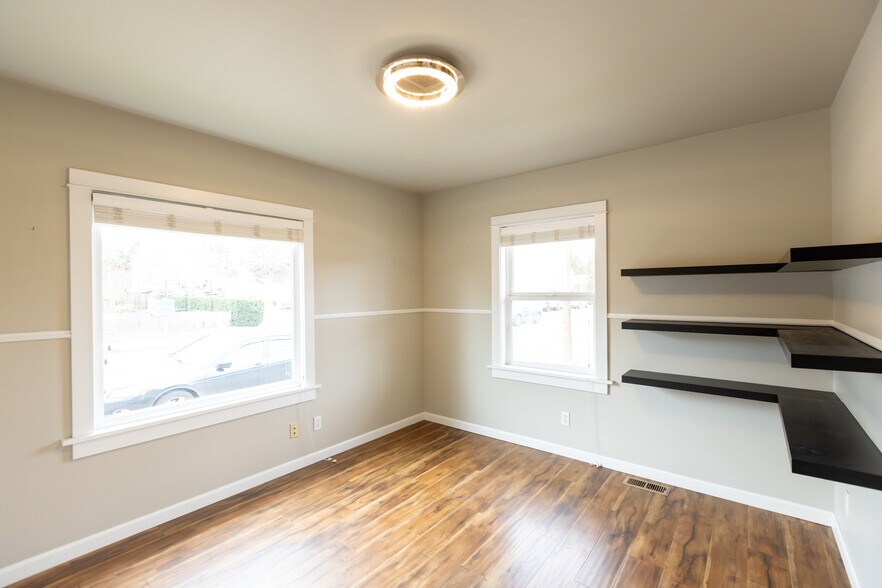 More Photos Of 1215 B St, Hood River Office For Lease