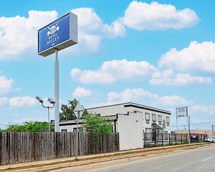 More Photos Of 110 S Main, Dilley Hotel For Sale