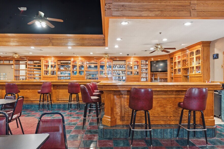 More Photos Of 470 Tucker Dr, Maysville Storefront Retail Office For Sale