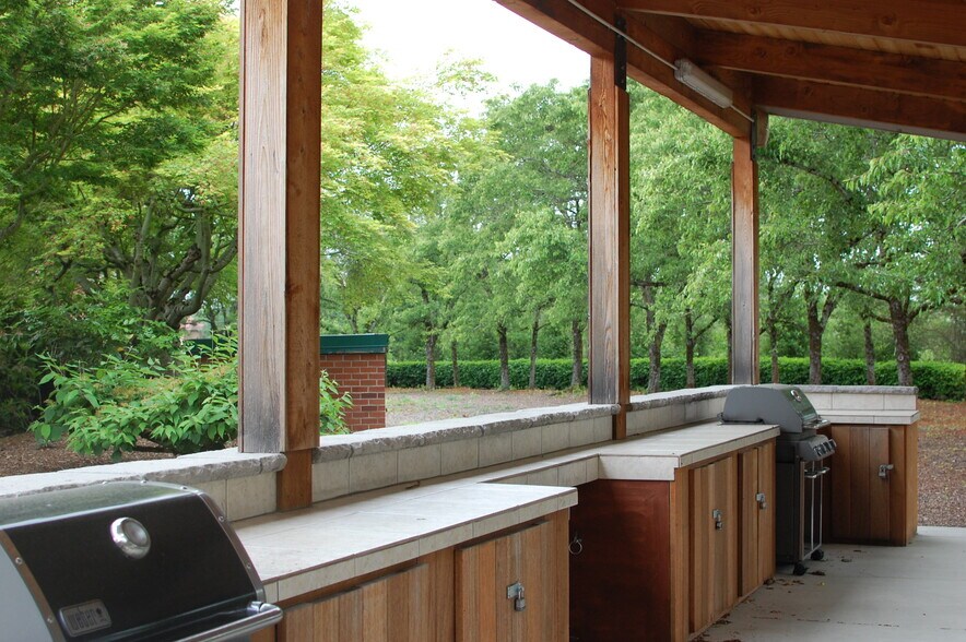 More Photos Of 8338 NE Alderwood Rd, Portland Loft Creative Space For Lease