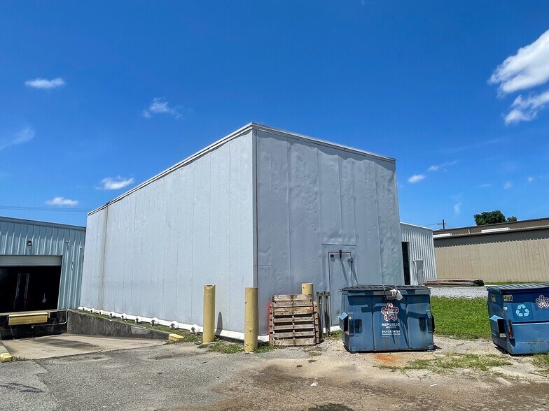 More Photos Of 4273 Domino Ave, North Charleston Warehouse For Lease