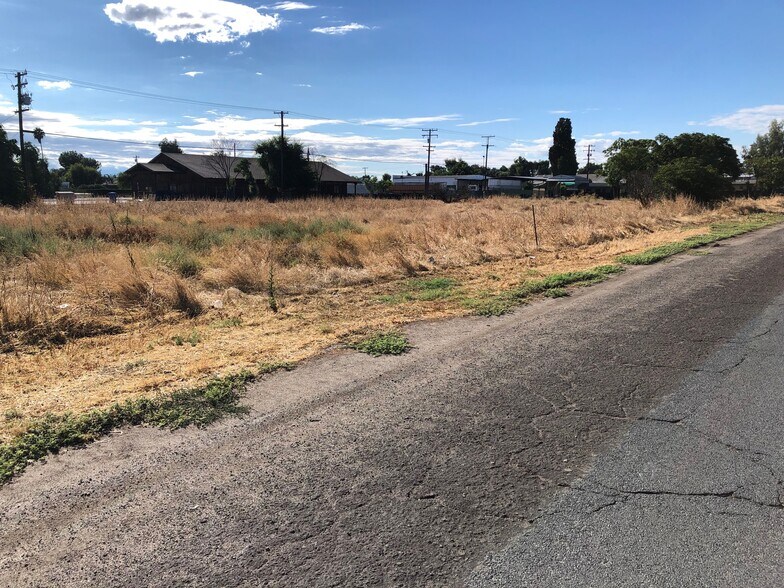 More Photos Of 210-284 N Burnett Rd, Tipton Land For Lease