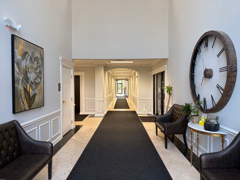 More Photos Of 1880 W Winchester Rd, Libertyville Medical For Sale