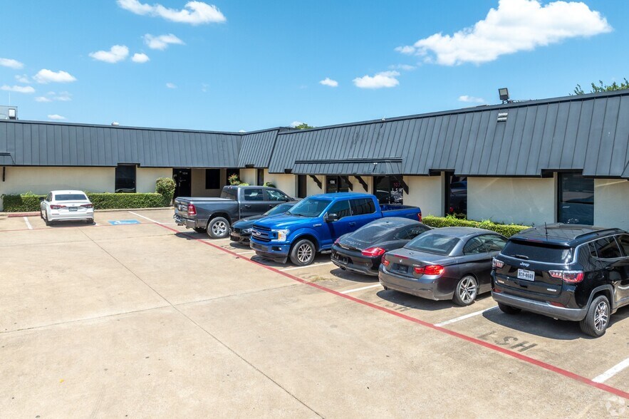 More Photos Of 10420 Plano Rd, Dallas Flex For Lease