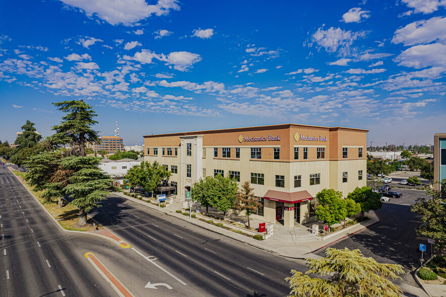 Primary Photo Of 900 Truxtun Ave, Bakersfield Office For Lease