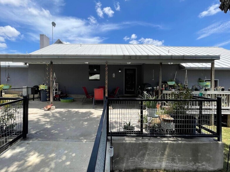 More Photos Of 175 Herber, New Braunfels Specialty For Sale
