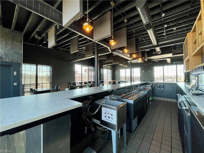 More Photos Of 3941 Erie St, Willoughby Restaurant For Lease