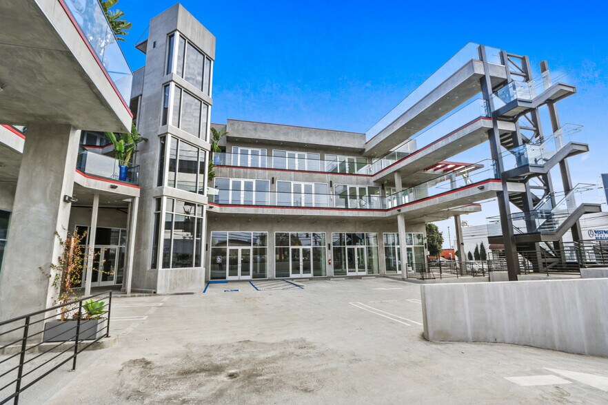 More Photos Of 11666 W Olympic Blvd, Los Angeles General Retail For Lease