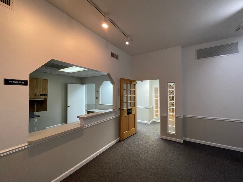 More Photos Of 11325 Pembrooke Sq, Waldorf Medical For Sale