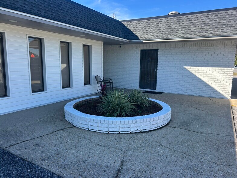 More Photos Of 820 Highway 43, Saraland Office For Lease