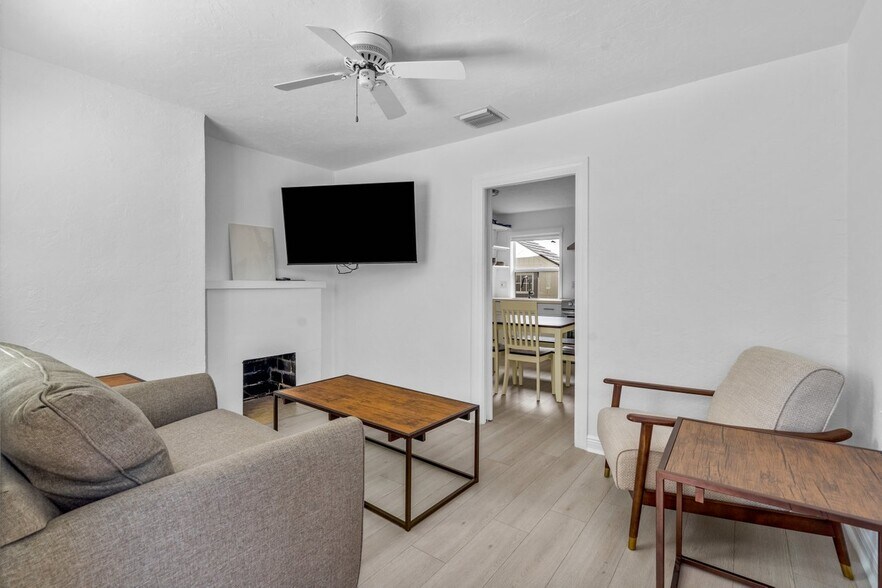 More Photos Of 301 NE 1st St, Delray Beach Freestanding For Sale
