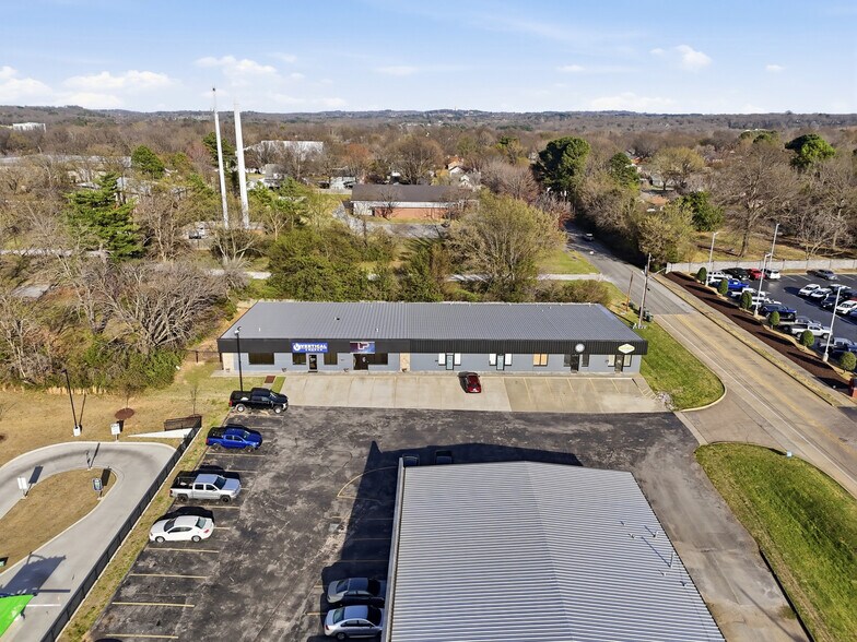 More Photos Of 3416-3422 N College Ave, Fayetteville Unknown For Lease