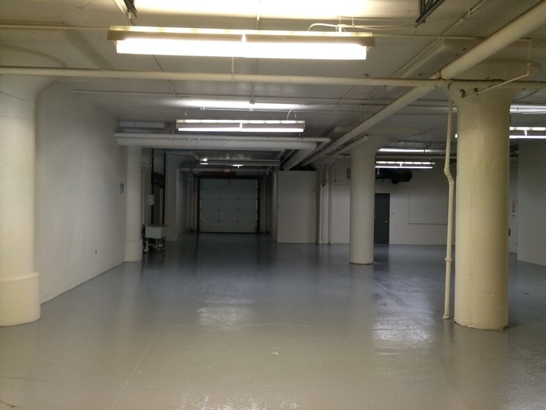 More Photos Of 55 S State Ave, Indianapolis Light Distribution For Lease