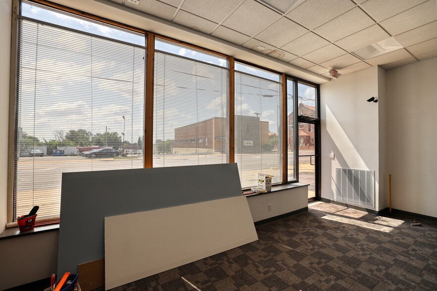 More Photos Of 8213 Gravois Rd, Affton Warehouse For Sale