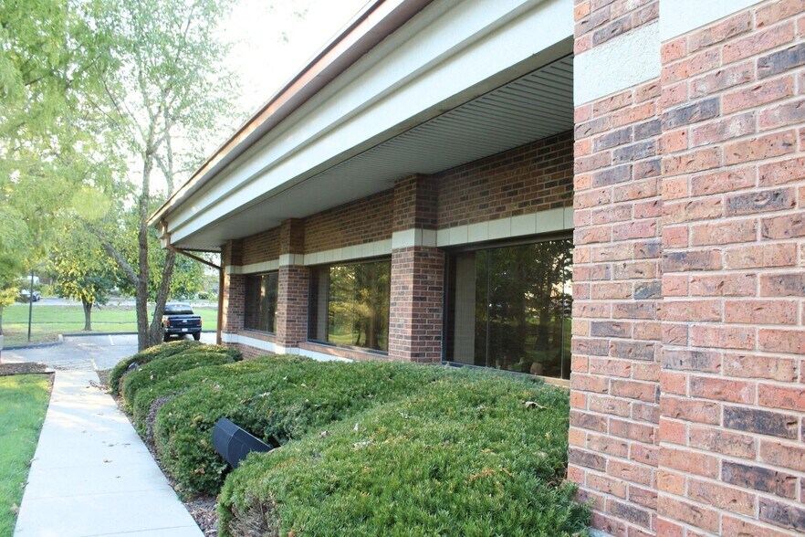 More Photos Of 3801 E Sunshine St, Springfield Office For Sale