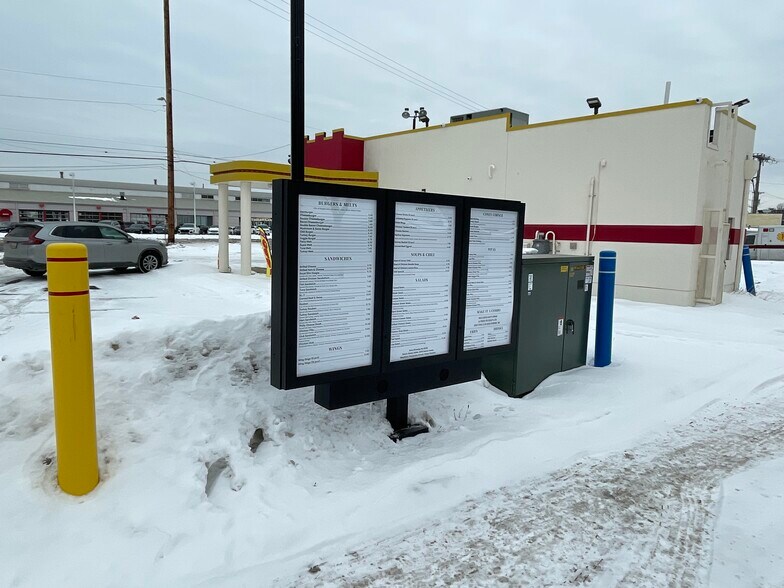 More Photos Of 2299 Elizabeth Lake Rd, Waterford Fast Food For Lease