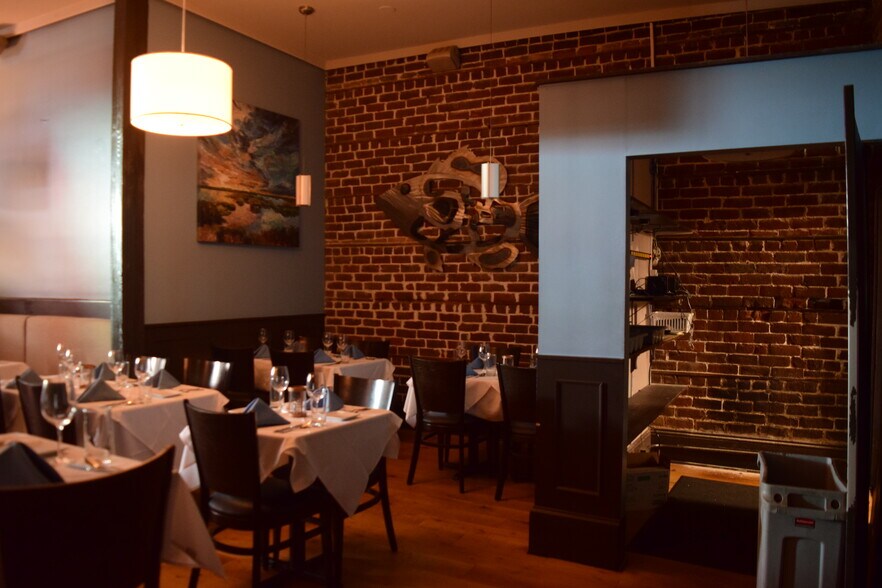 More Photos Of 309 W Congress St, Savannah Restaurant For Lease