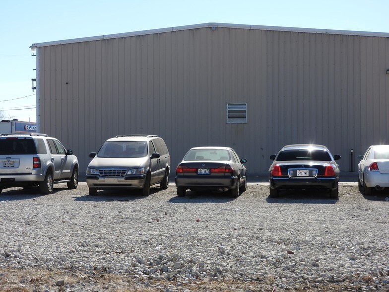 More Photos Of 310 W 162nd St, South Holland Manufacturing For Lease