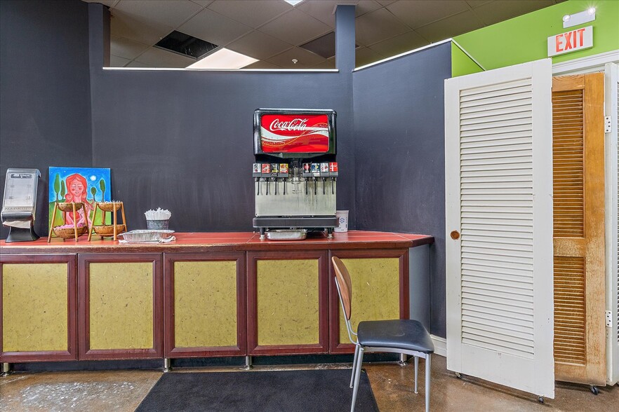 More Photos Of 15 S Beneva Rd, Sarasota Restaurant For Lease