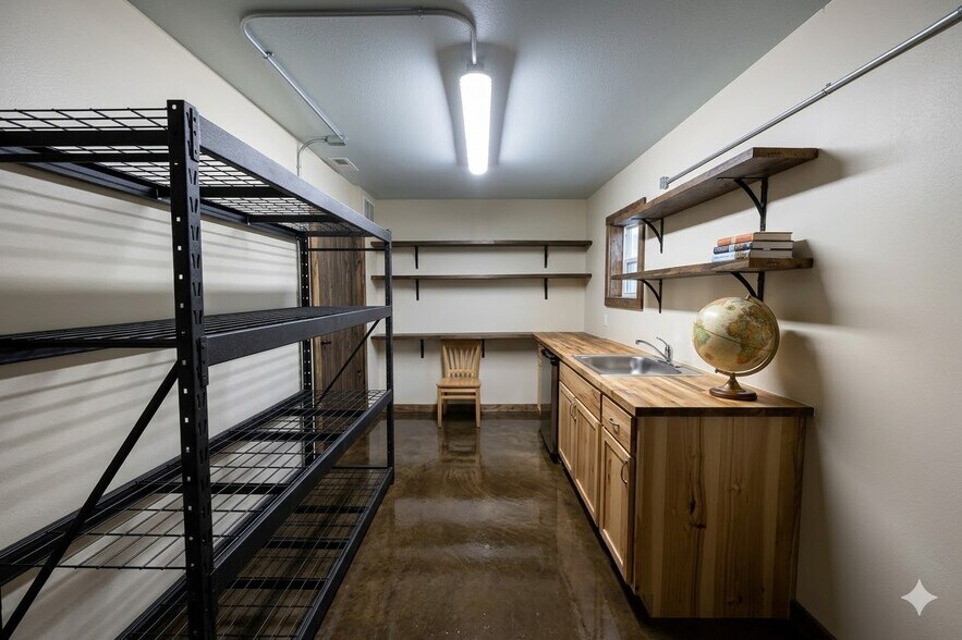 More Photos Of 10 Natelle Ave, Brooksville General Retail For Lease