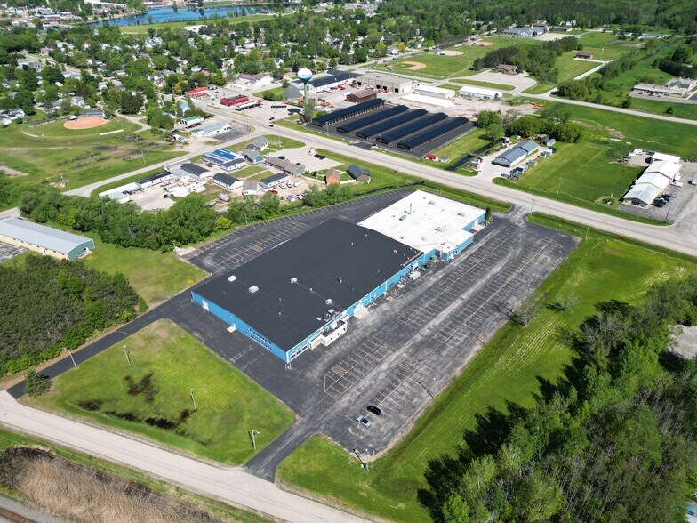 More Photos Of 701 Maple St, Peshtigo Warehouse For Lease