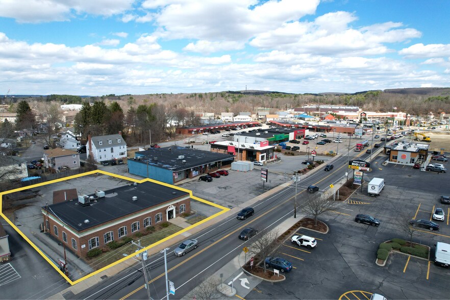 More Photos Of 115 E Main St, Webster Bank For Lease