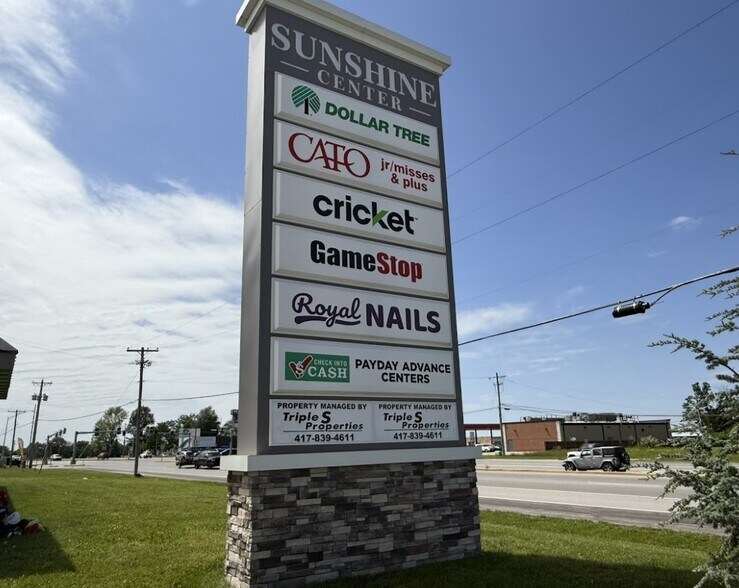 More Photos Of 3530 W Sunshine, Springfield Unknown For Lease