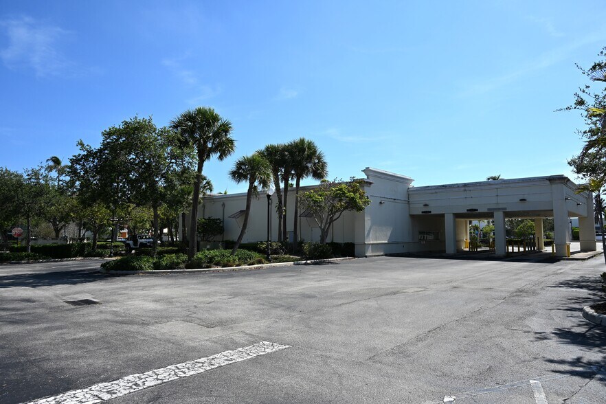 More Photos Of 150 Tequesta Dr, Tequesta Bank For Sale