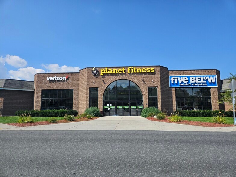 More Photos Of 282 Berlin Mall Rd, Berlin Unknown For Lease