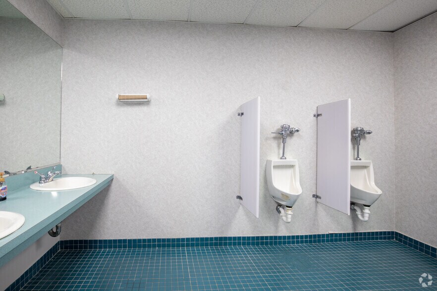 More Photos Of 170 N Country Rd, Port Jefferson Office For Lease