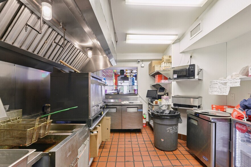More Photos Of 609 Bourbon St, New Orleans General Retail For Lease