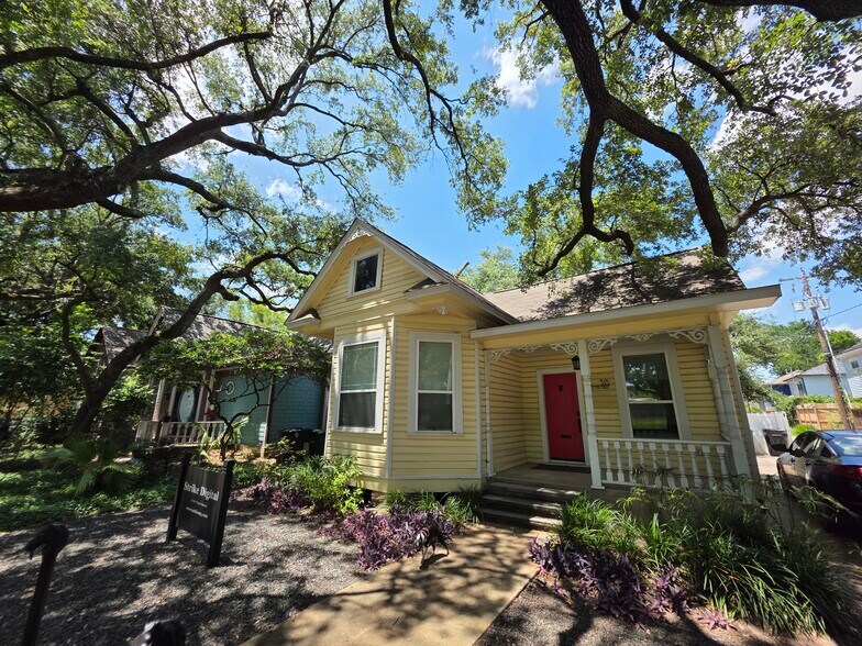 Primary Photo Of 315 W 9th St, Houston Office For Sale