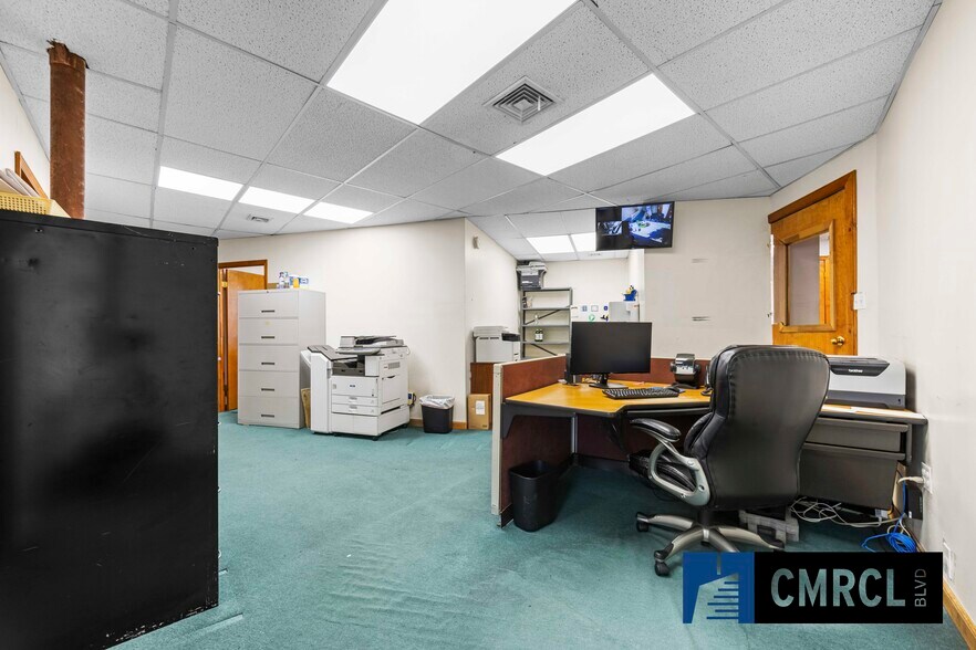 More Photos Of 131 Beverley, Brooklyn Flex For Lease