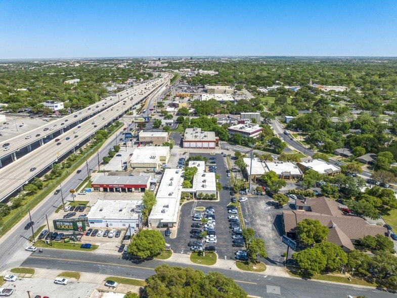 More Photos Of 4419 Frontier Trl, Austin Medical For Lease