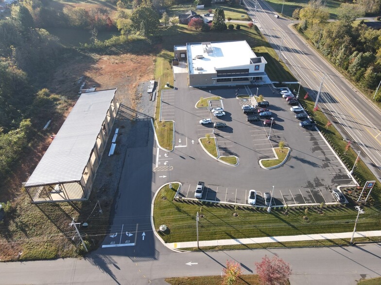 Primary Photo Of 110 Whitewood Blvd, Johnson City General Retail For Lease