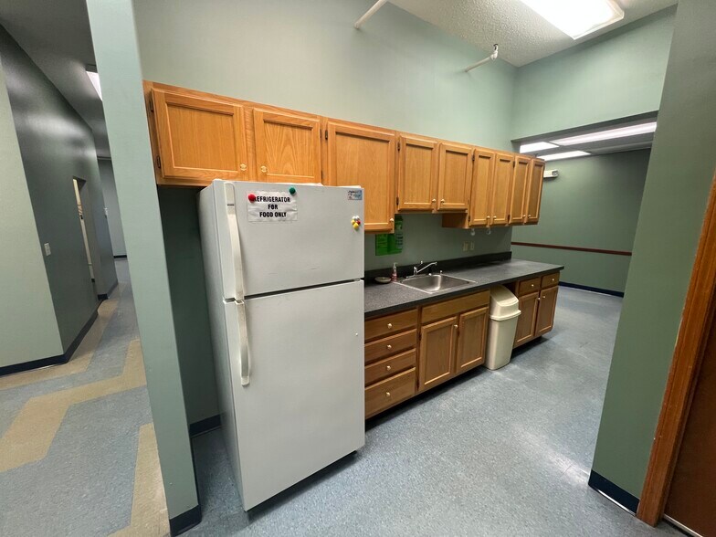 More Photos Of 59 Chennel Dr, Concord Office For Sale