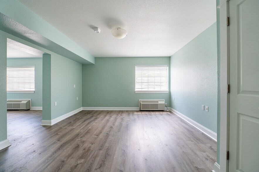 More Photos Of 461 Munson Ave, Traverse City Hotel For Sale