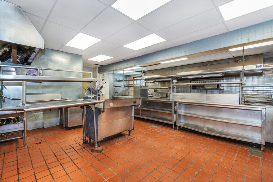 More Photos Of 2020 Greenwood Lake Tpke, Hewitt Restaurant For Lease