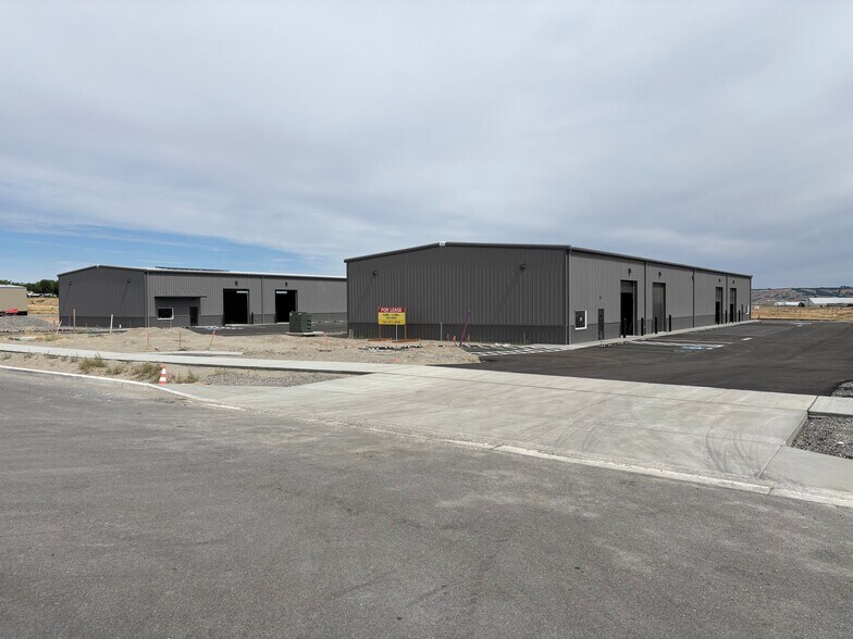 Primary Photo Of 2574 Henderson Loop, Richland Warehouse For Lease