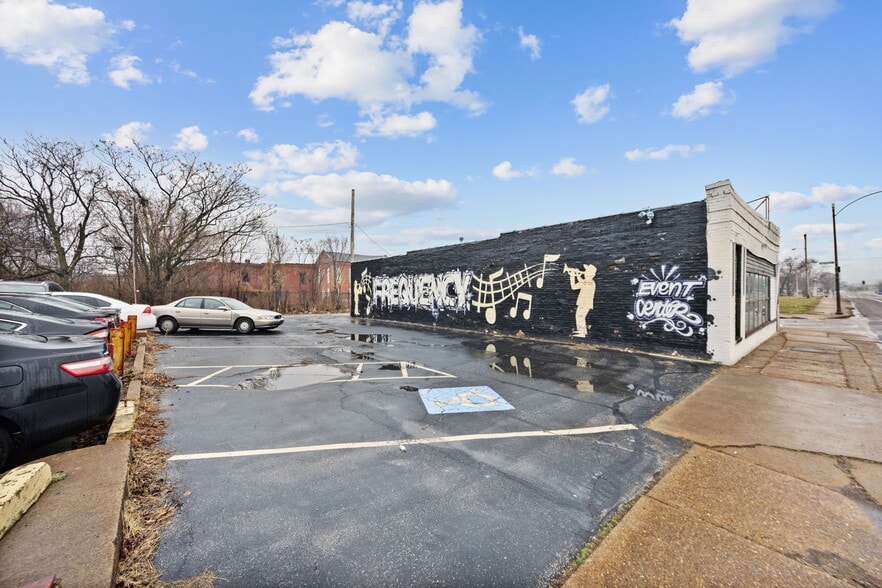 More Photos Of 2600 N Florissant Ave, Saint Louis Flex For Sale