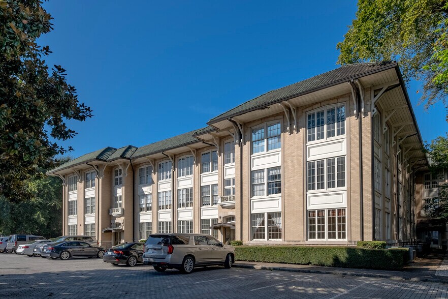 Primary Photo Of 1708 Peachtree St NW, Atlanta Medical For Sale