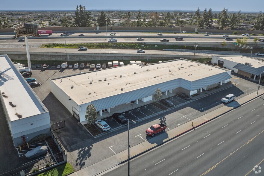 More Photos Of 7212-7256 Garden Grove Blvd, Westminster Warehouse For Lease
