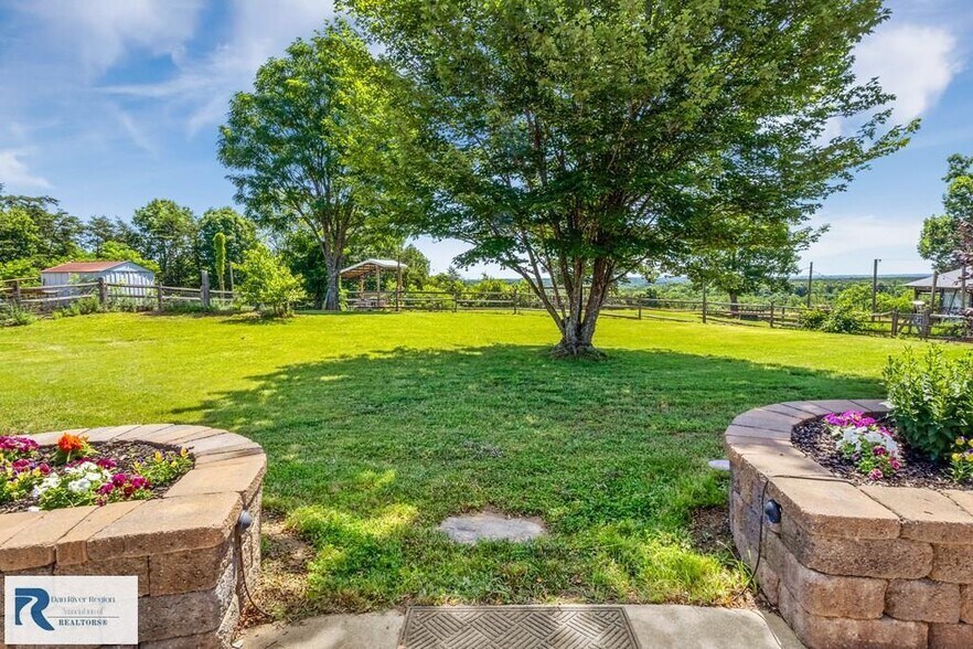 More Photos Of 4220 Mountain Valley Rd, Axton Specialty For Sale