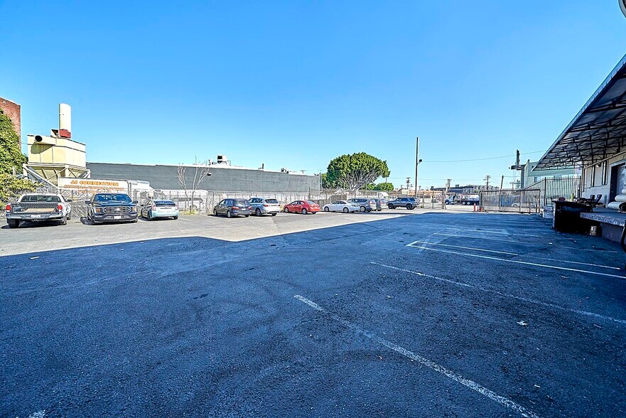 More Photos Of 3435-3535 S Broadway, Los Angeles Warehouse For Sale