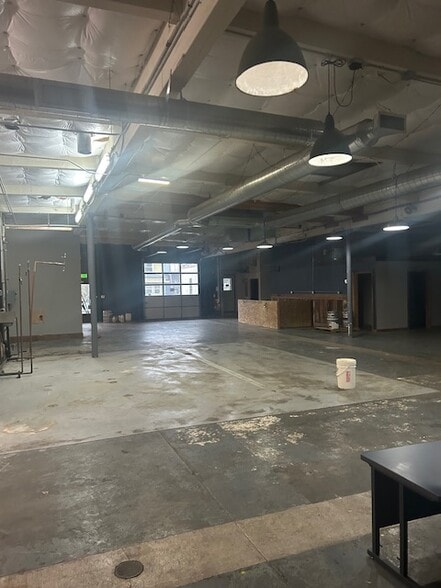 More Photos Of 124 SE 11th Ave, Portland Warehouse For Lease