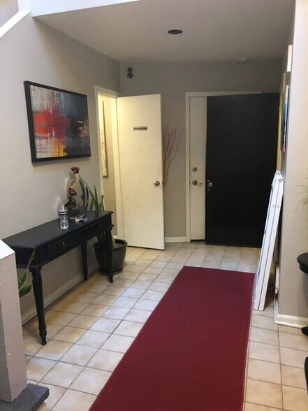 More Photos Of 806 W Armitage Ave, Chicago Loft Creative Space For Lease