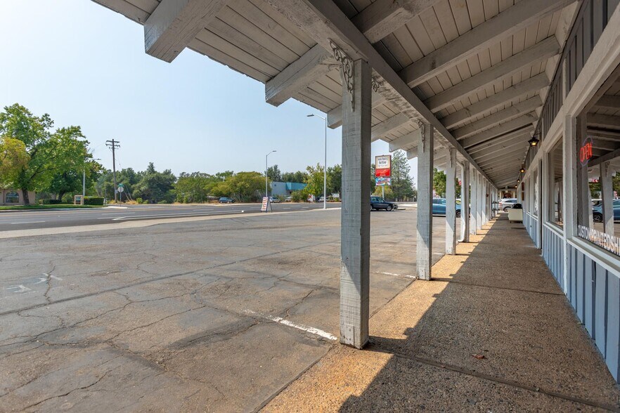 More Photos Of 1556 Hartnell Ave, Redding Office For Sale